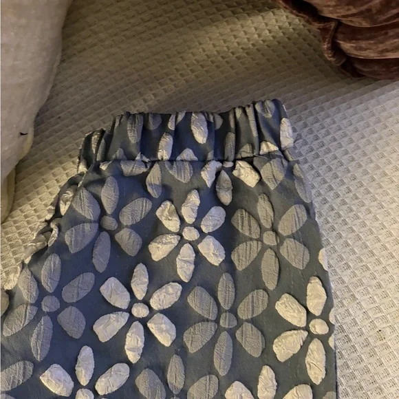 Floral Patterned grey Blue and White Women's Jacket and matching pants. - Picture 2 of 2